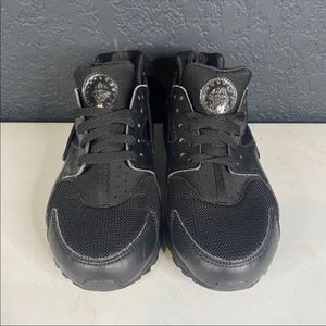 2 pairs Nike Huarache sneakers